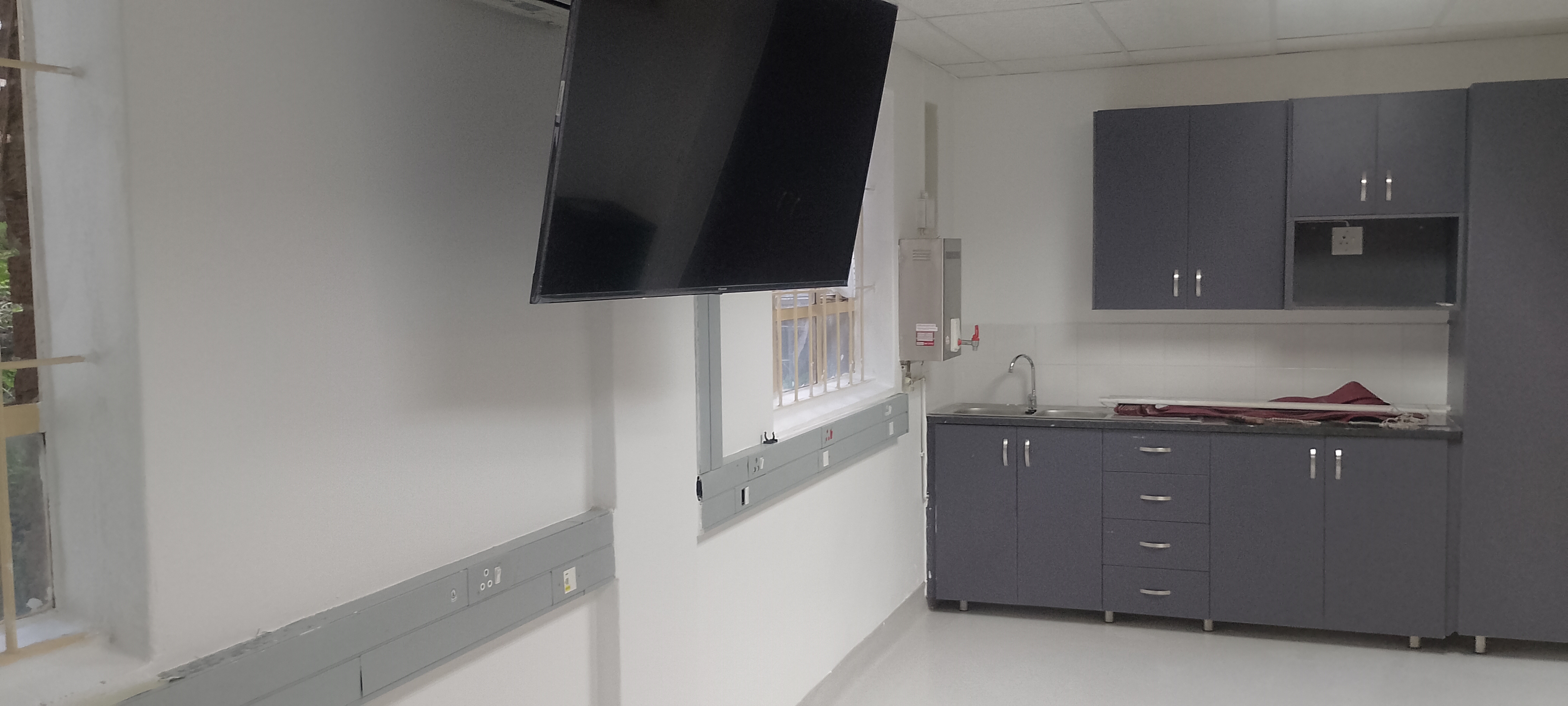 Completed vinyl flooring at NHLS Rob Ferreira Hospital laboratory